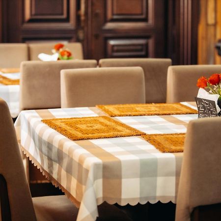 Plus 33 Hotel Nungua エクステリア 写真