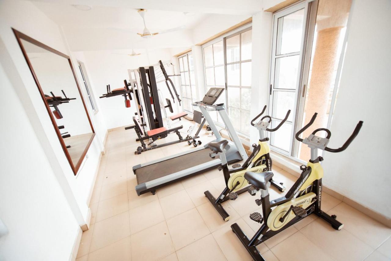 Plus 33 Hotel Nungua エクステリア 写真