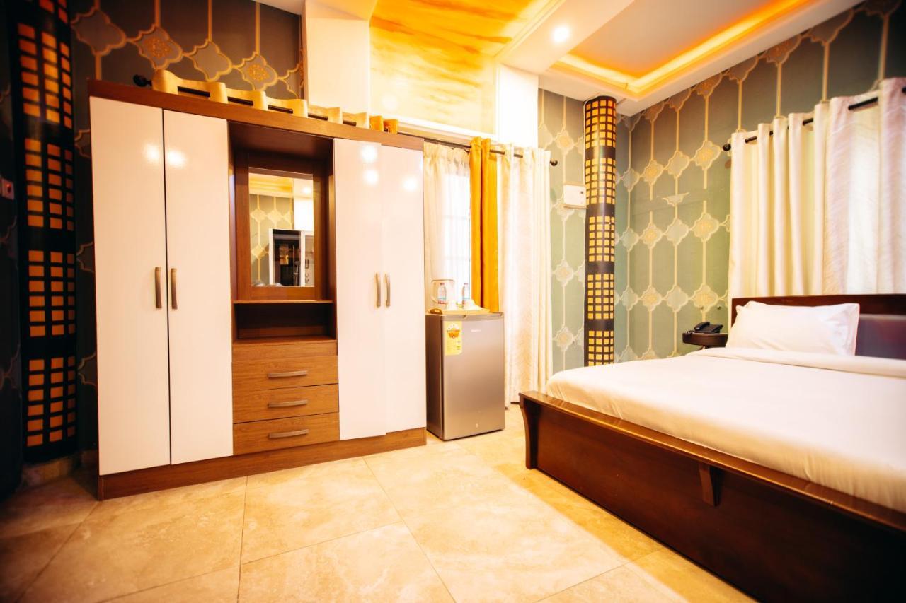Plus 33 Hotel Nungua エクステリア 写真