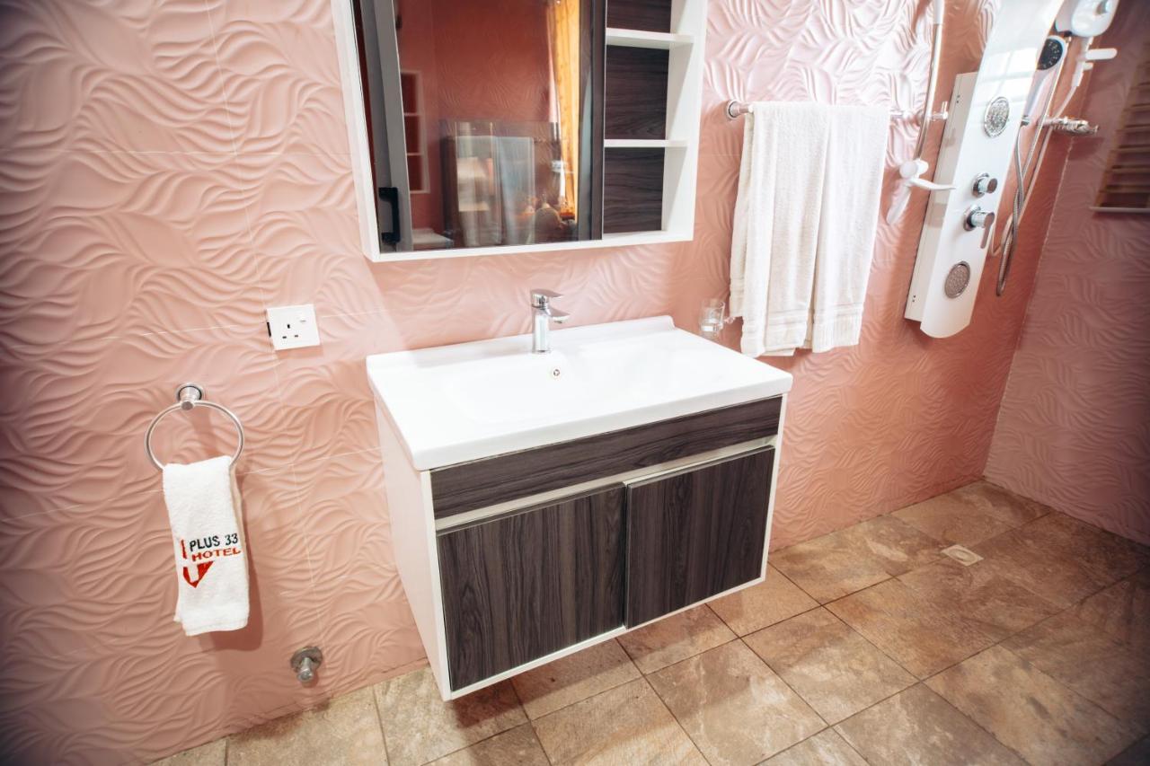Plus 33 Hotel Nungua エクステリア 写真