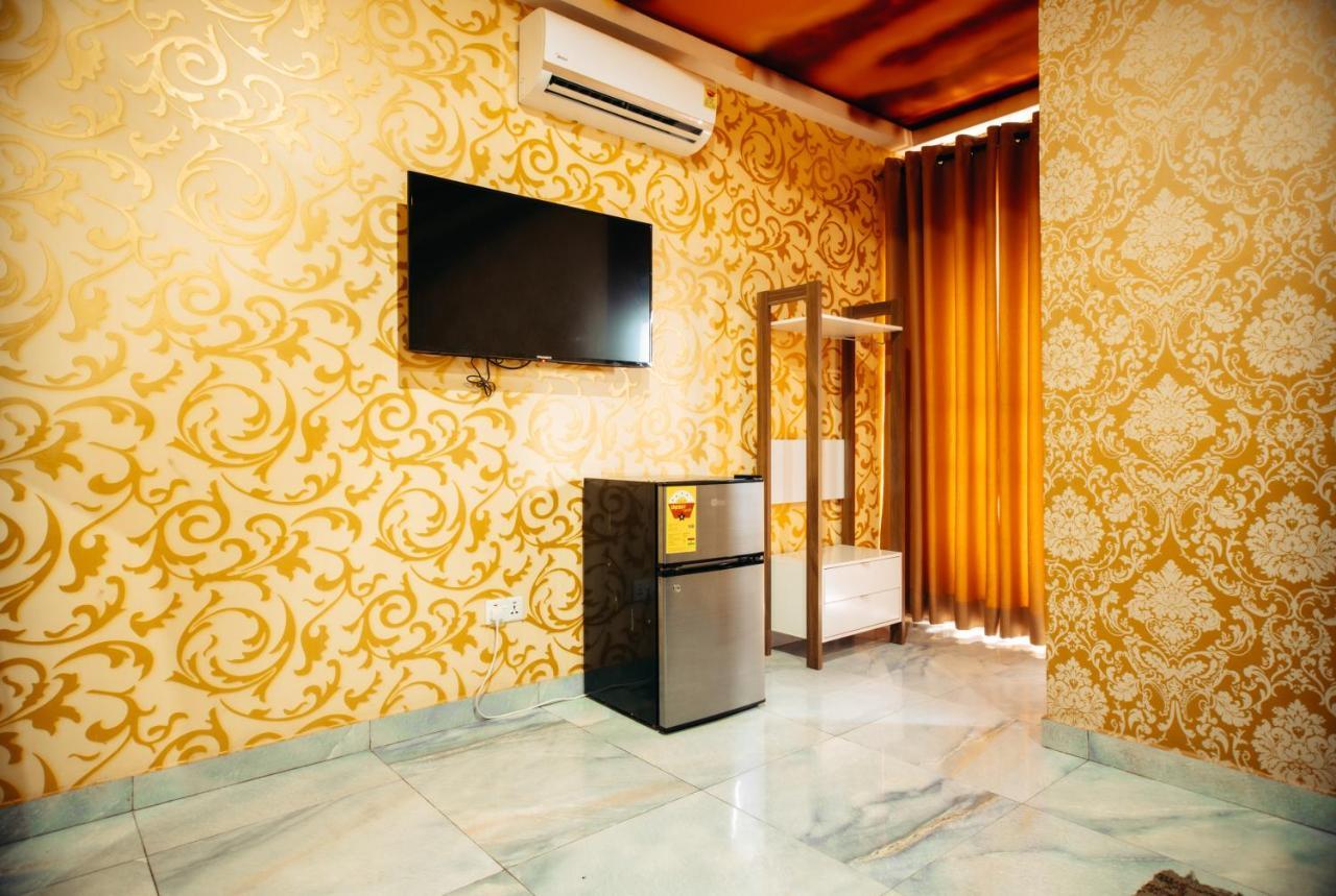 Plus 33 Hotel Nungua エクステリア 写真