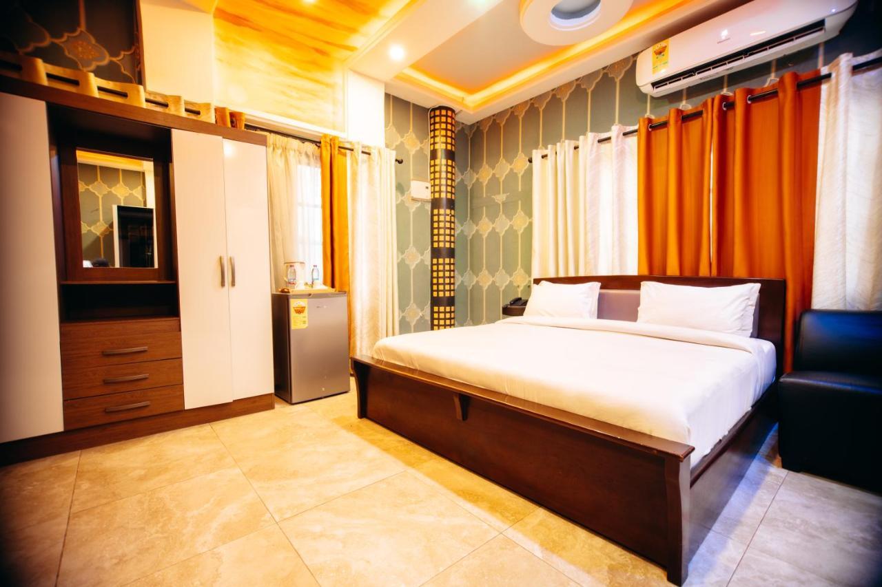 Plus 33 Hotel Nungua エクステリア 写真