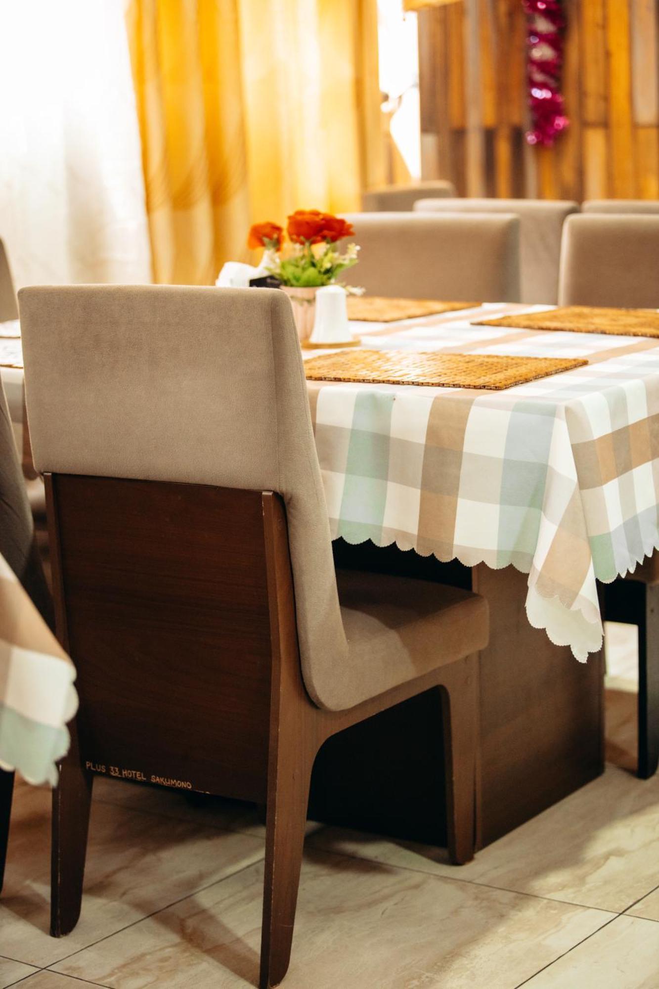 Plus 33 Hotel Nungua エクステリア 写真