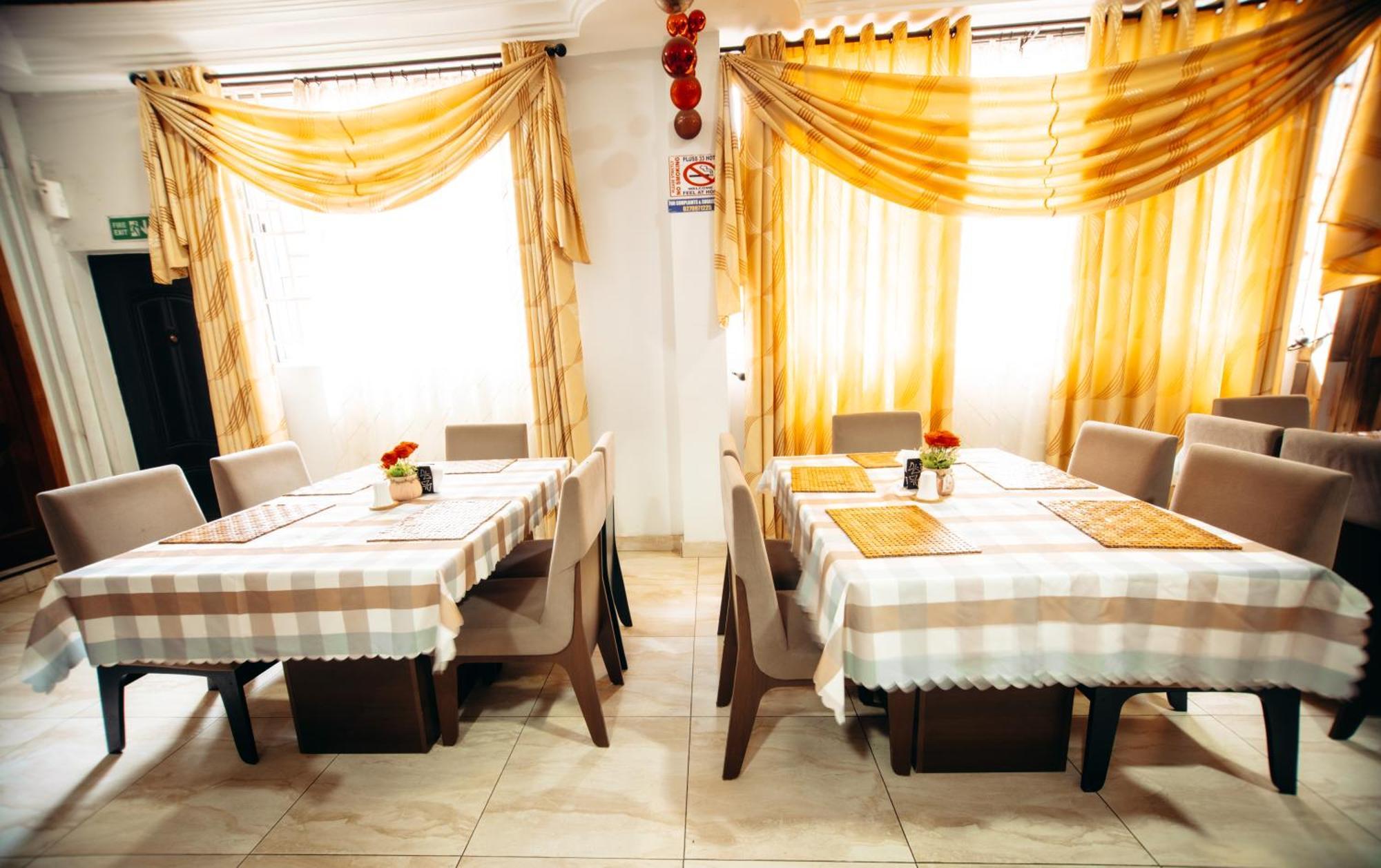 Plus 33 Hotel Nungua エクステリア 写真