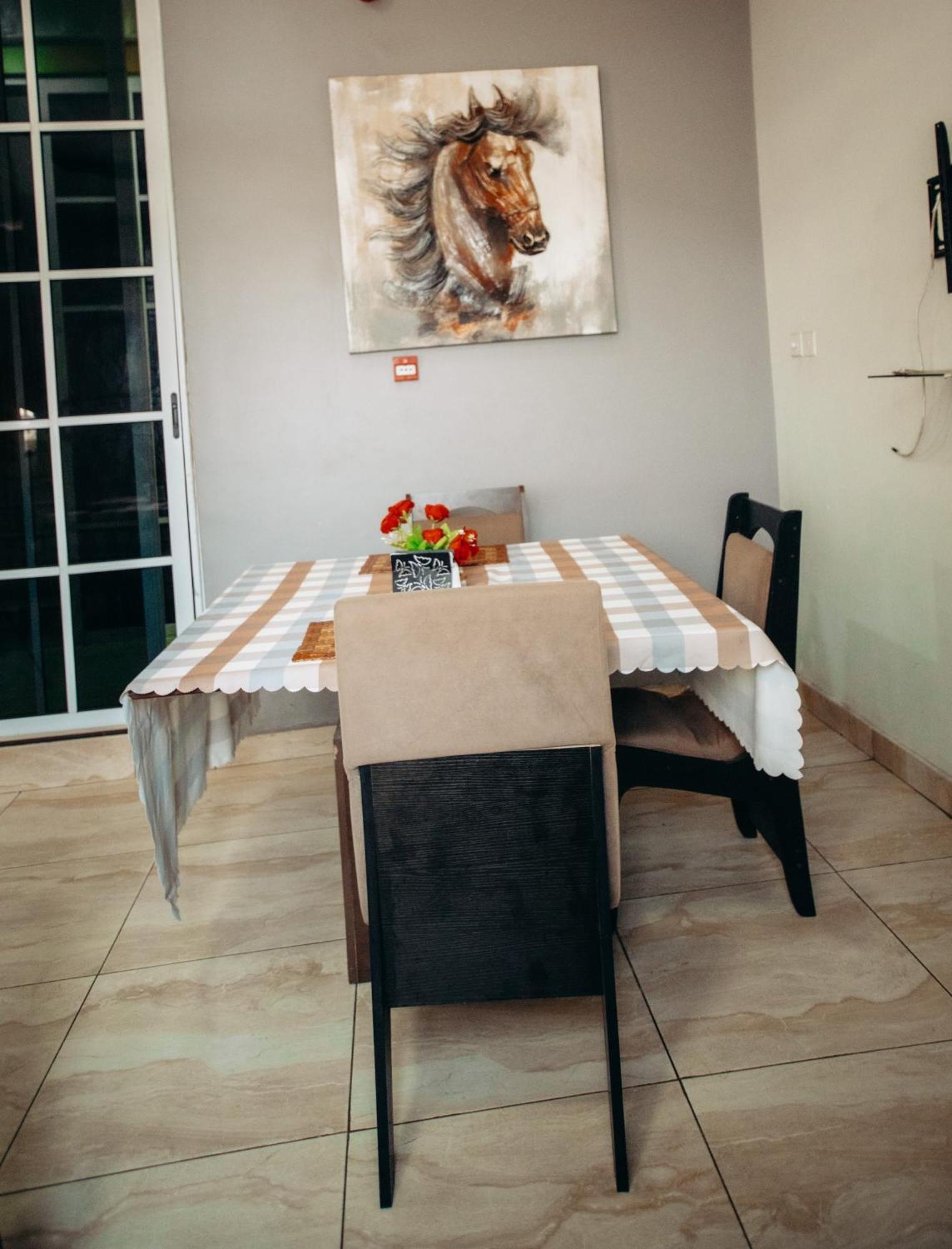 Plus 33 Hotel Nungua エクステリア 写真