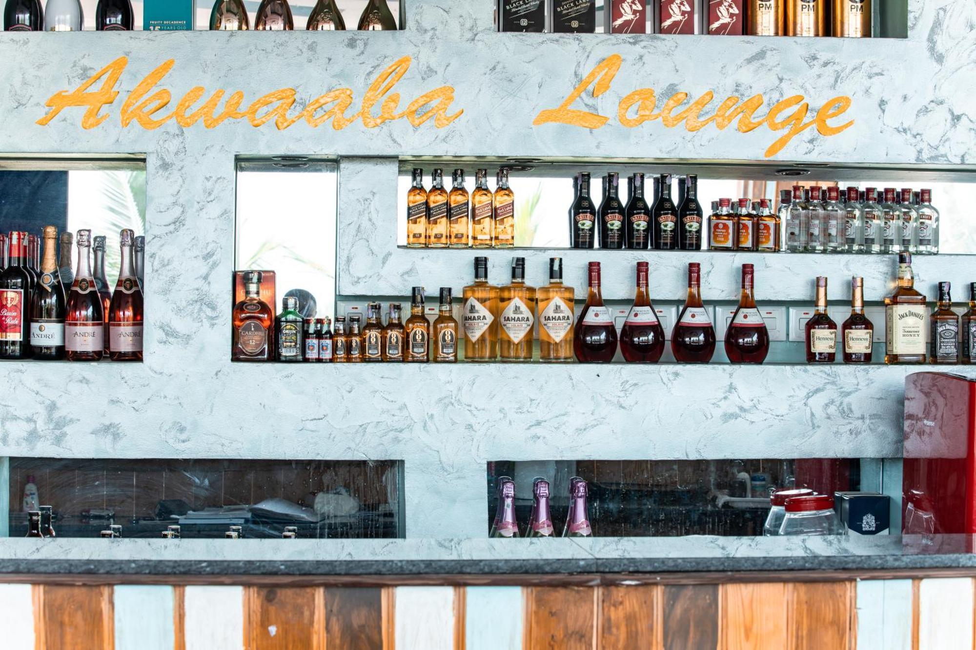 Plus 33 Hotel Nungua エクステリア 写真