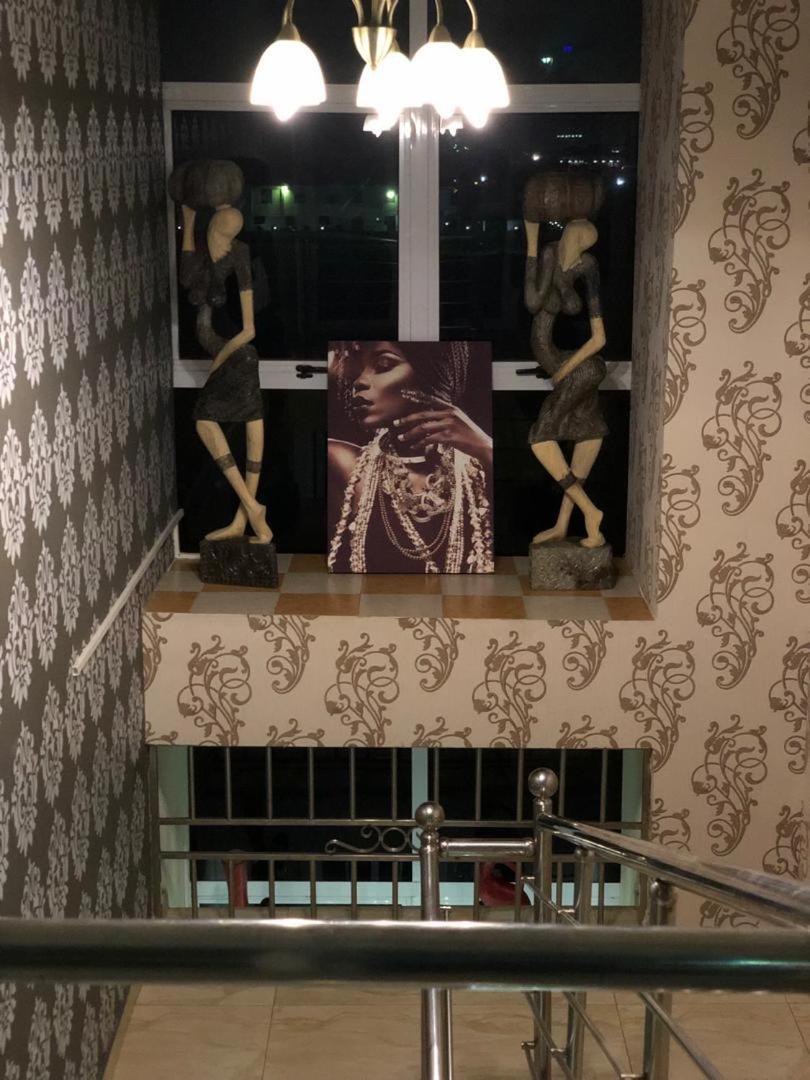 Plus 33 Hotel Nungua エクステリア 写真