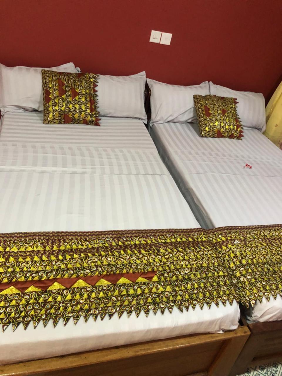 Plus 33 Hotel Nungua エクステリア 写真