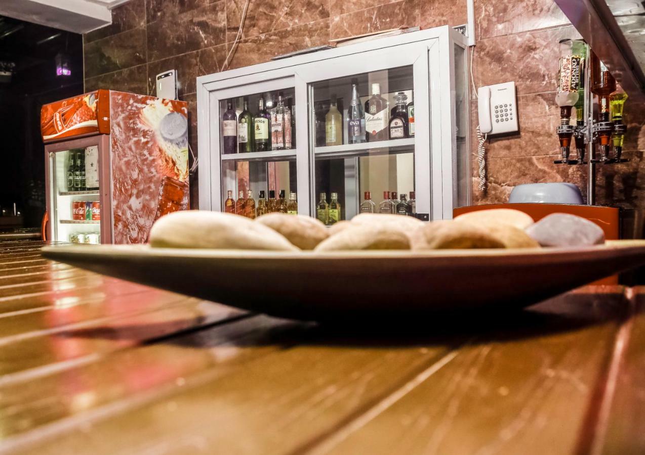 Plus 33 Hotel Nungua エクステリア 写真