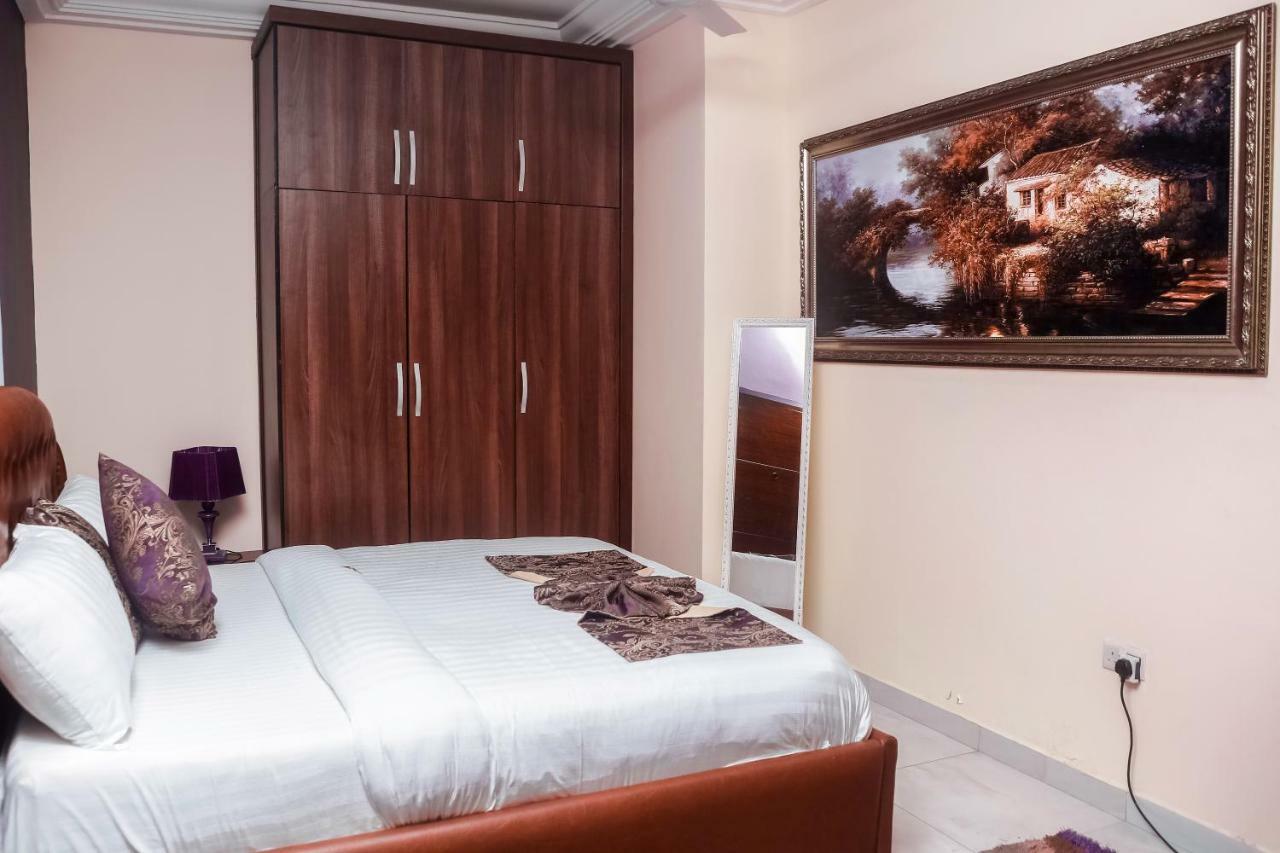 Plus 33 Hotel Nungua エクステリア 写真